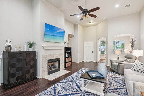 7004 Van Gogh Dr, Plano, TX, 75093-8420 | Card Image