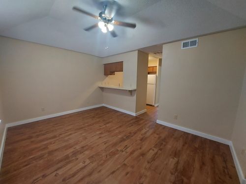 1016 9th St, Marble Falls, TX, 78654-5051 | Card Image