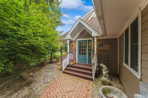 15 Ridge Rd, Glen Cove, NY, 11542-1336 | Card Image