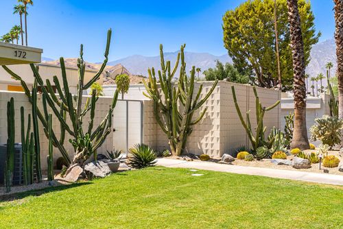 172 Desert Lakes Dr, Palm Springs, CA, 92264-5504 | Card Image