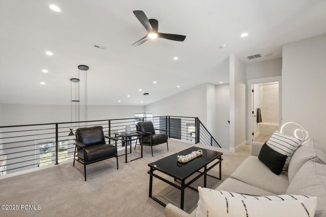 363 E Overlook Loop, Condo with 3 bedrooms, 4 bathrooms and null parking in Hideout UT | Image 24