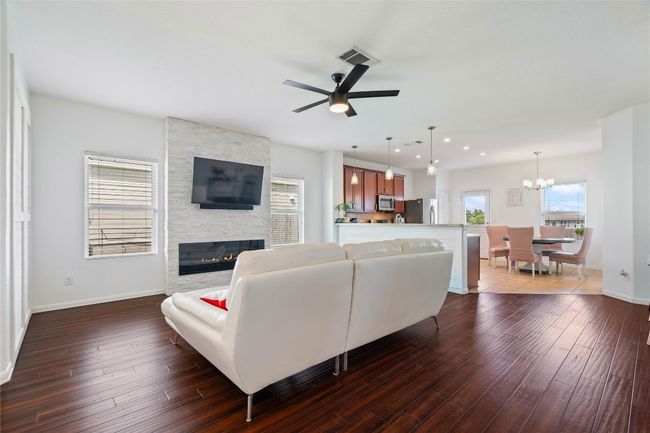 336 Waterloo Dr, House other with 3 bedrooms, 2 bathrooms and 4 parking in Kyle TX | Image 4