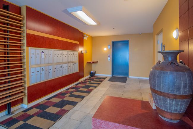 UNIT-304 - 2951 Clybourn Ave, Condo with 2 bedrooms, 1 bathrooms and 1 parking in CHICAGO IL | Image 17