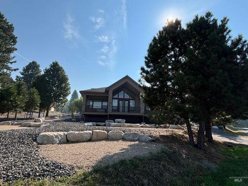 911 Caddy Ln, Cascade, ID, 83611-5080 | Card Image