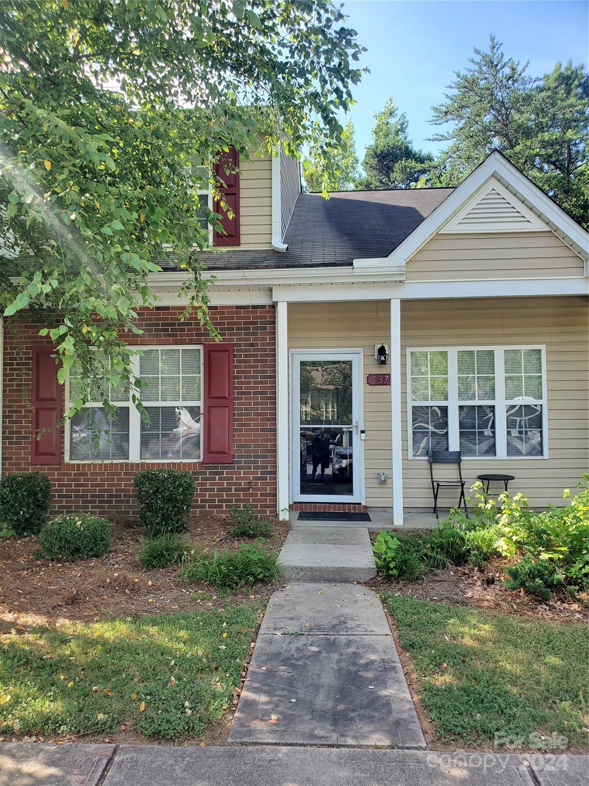 Magnolia Tree Ln, Charlotte, NC 28215
