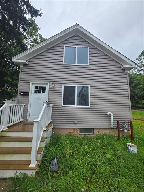 780 Providence St, West Warwick, RI, 02893-1142 | Card Image