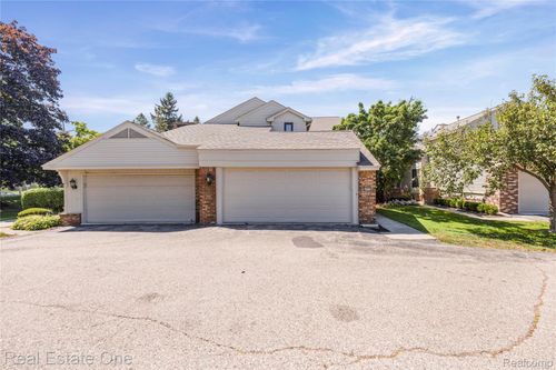 6027 Pebble Lane Ct, West Bloomfield, MI, 48322-3520 | Card Image
