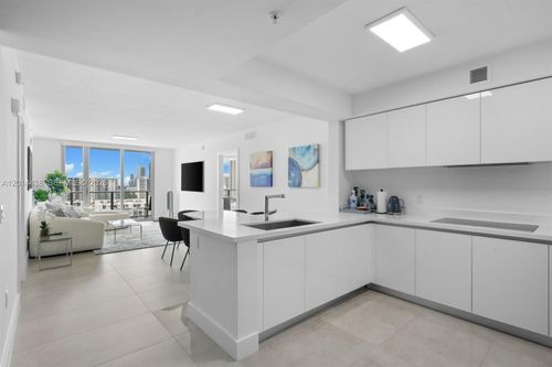 4-1603-300 Sunny Isles Blvd, Sunny Isles Beach, FL, 33160-5640 | Card Image