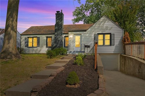 4013 Crestview Rd, Independence, MO, 64052-2443 | Card Image