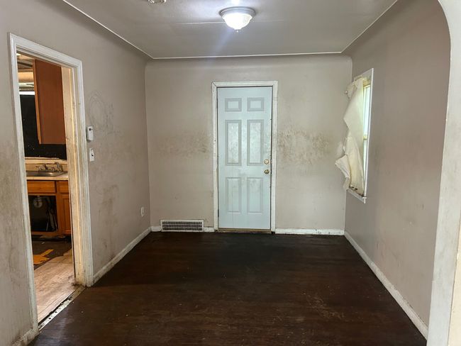 18639 Kentucky St, House other with 3 bedrooms, 2 bathrooms and null parking in Detroit MI | Image 5