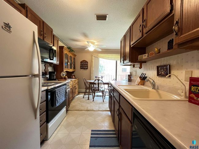 APT-204 - 3552 S Gateway Blvd, Condo with 2 bedrooms, 1 bathrooms and null parking in Sioux Falls SD | Image 5