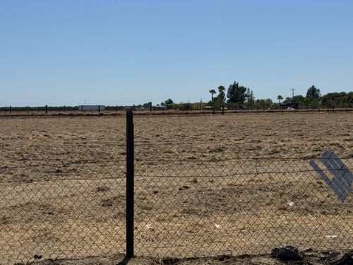 19540 W Central Ave, Kerman, CA, 93630-9007 | Card Image