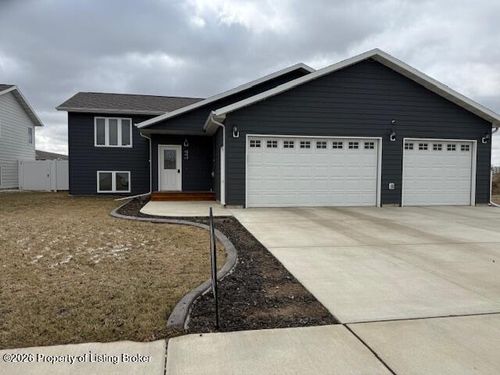 436 37th St E, Dickinson, ND, 58601-7822 | Card Image