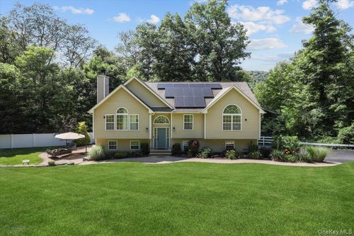 39 New Hill Rd, Putnam Valley, NY, 10579-1709 | Card Image