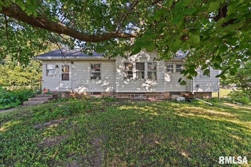 3302 38th Ave, Moline, IL, 61265-7355 | Card Image