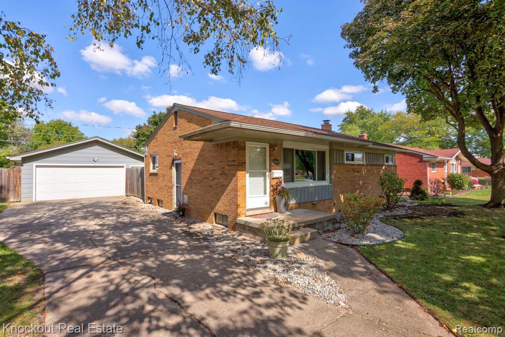 Buckthorne Dr, Saginaw, MI 48603 #1