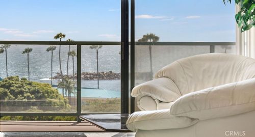 301-130 The Vlg, Redondo Beach, CA, 90277-2572 | Card Image