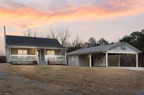 138 Durham Ln, Mount Airy, NC, 27030-5561 | Card Image