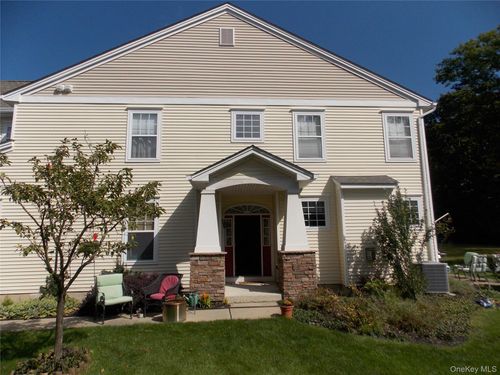 38 Cobblestone Ln, Middletown, NY, 10940-5090 | Card Image