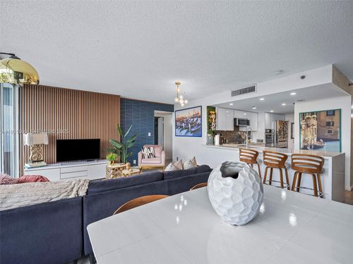 apt-711-7601 E Treasure Dr, North Bay Village, FL, 33141-4344 | Card Image