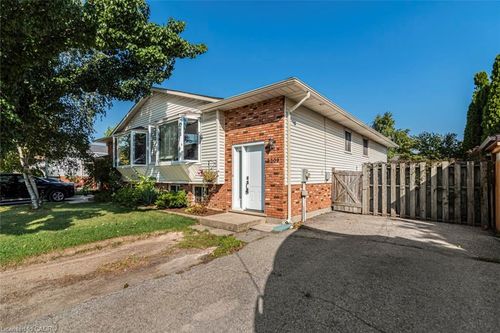 3309 Tallman Dr, Vineland, ON, L0R2C0 | Card Image