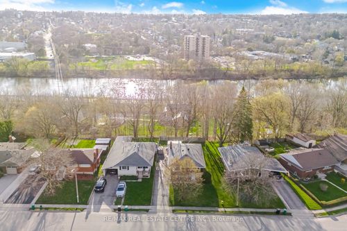 30 Highman Ave, Cambridge, ON, N1R3L7 | Card Image