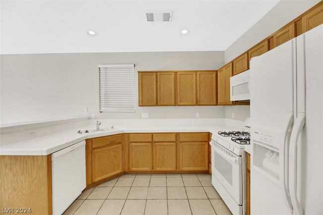 NONE - 7228 Quarterhorse Ln, House other with 3 bedrooms, 3 bathrooms and null parking in Las Vegas NV | Image 6