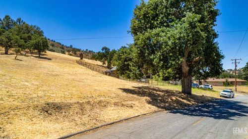 28420 Delaware Dr, Tehachapi, CA, 93561-5528 | Card Image