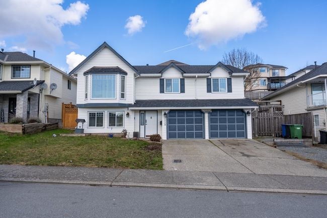 31139 Sidoni Avenue, House other with 3 bedrooms, 2 bathrooms and 6 parking in Abbotsford BC | Image 1