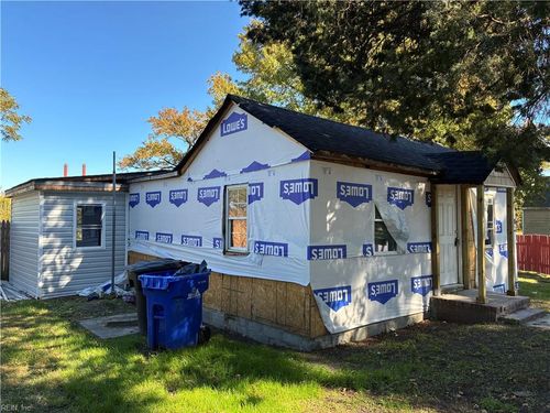 121 Allen Rd, Portsmouth, VA, 23702-2201 | Card Image