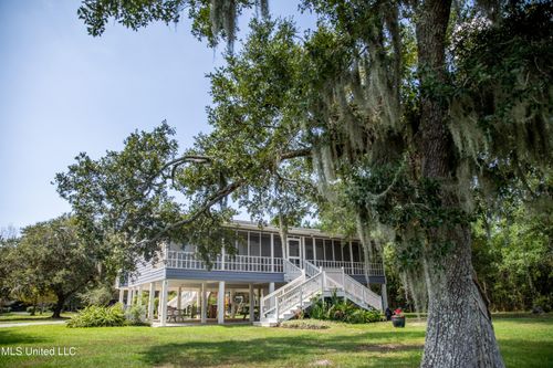 25080 Arcadia Farm Rd, Pass Christian, MS, 39571-5501 | Card Image