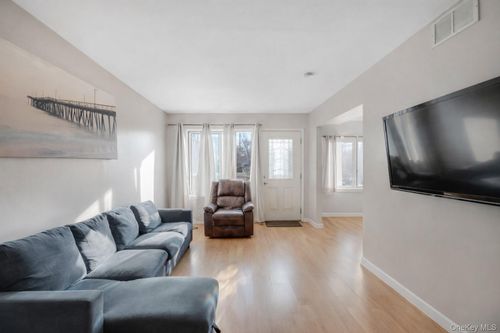 327A Mersereau Ave, Staten Island, NY, 10303 | Card Image