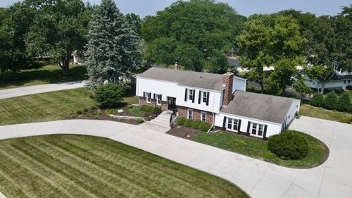2550 Coach House Dr, BROOKFIELD, WI, 53045-4280 | Card Image