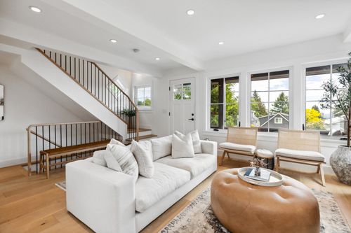 230 E 28th St, North Vancouver, BC, V7N1C2 | Card Image