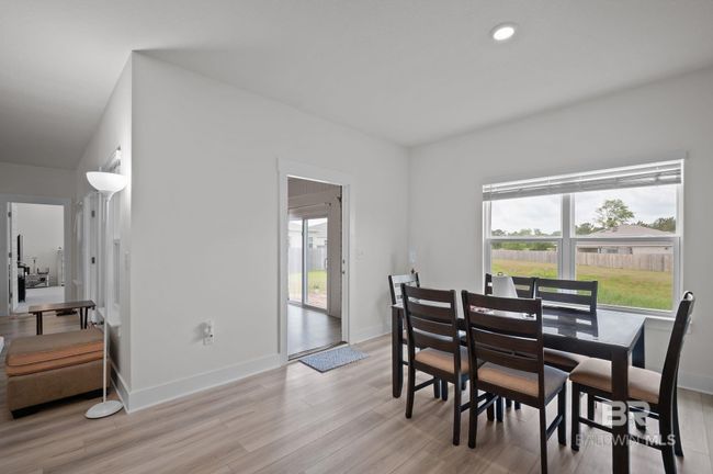 eat in kitchen area | Image 8