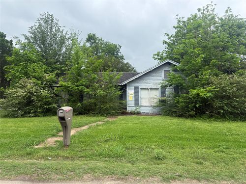 401 W Evans Ave, Bonham, TX, 75418-2524 | Card Image