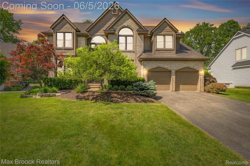 6294 Lindsay Ct, West Bloomfield, MI, 48324-2154 | Card Image