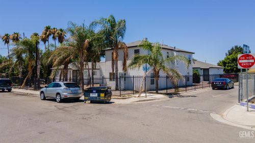 1018 Miller St, Bakersfield, CA, 93305-4678 | Card Image