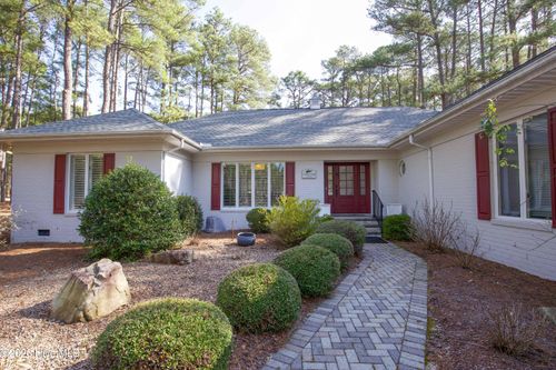 40 Greyabbey Dr, Pinehurst, NC, 28374-6705 | Card Image