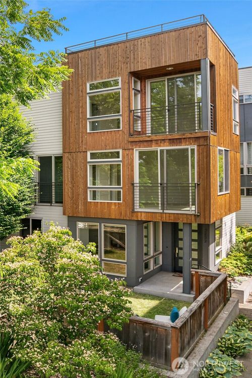 3252 14th Ave W, Seattle, WA, 98119-1727 | Card Image