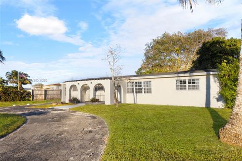 3017 Bahama Dr, Miramar, FL, 33023-4747 | Card Image