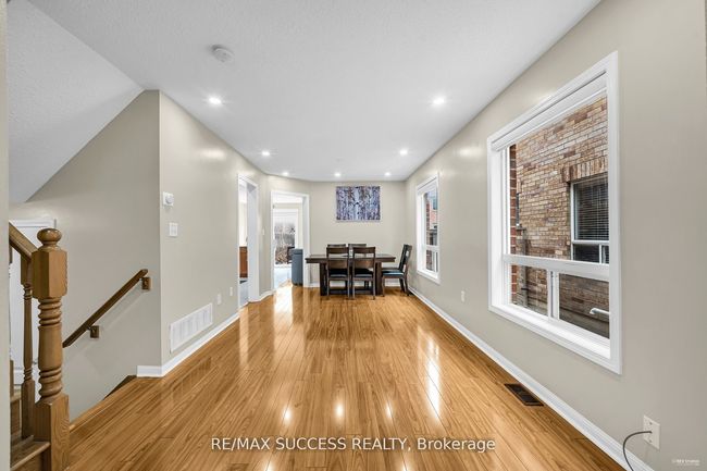 28 Herdwick St, House attached with 4 bedrooms, 4 bathrooms and 4 parking in Brampton ON | Image 5