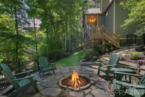 325 Hedgewood Dr, Tuckasegee, NC, 28783 | Card Image
