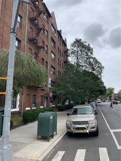 42 - 402 Bay Ridge Parkway, Home with 2 bedrooms, 1 bathrooms and null parking in Brooklyn NY | Image 3