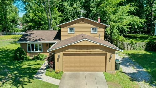 853 Alameda Ave, Sheffield Lake, OH, 44054-2201 | Card Image
