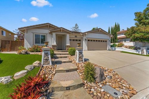 10570 Aspen Gln, Escondido, CA, 92026-7324 | Card Image