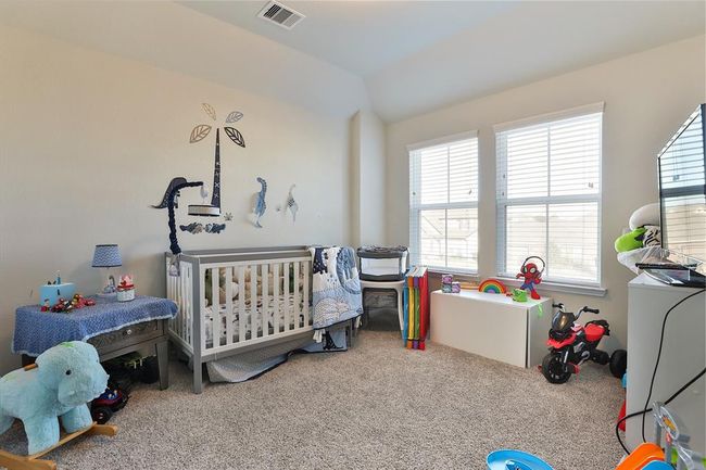 The remaining secondary bedroom | Image 25