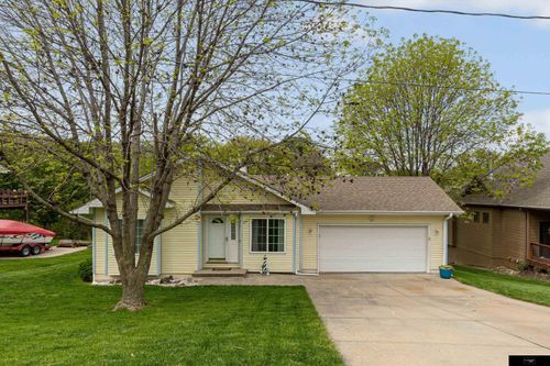 8887 Verdon Cir, Plattsmouth, NE, 68048-4815 | Card Image