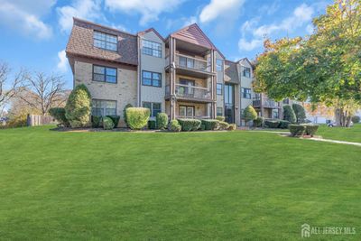 204 Newport Court, Townhouse with 2 bedrooms, 2 bathrooms and null parking in Fords NJ | Image 1