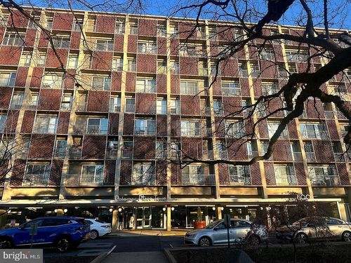 s325-800 4th St Sw, WASHINGTON, DC, 20024-3052 | Card Image